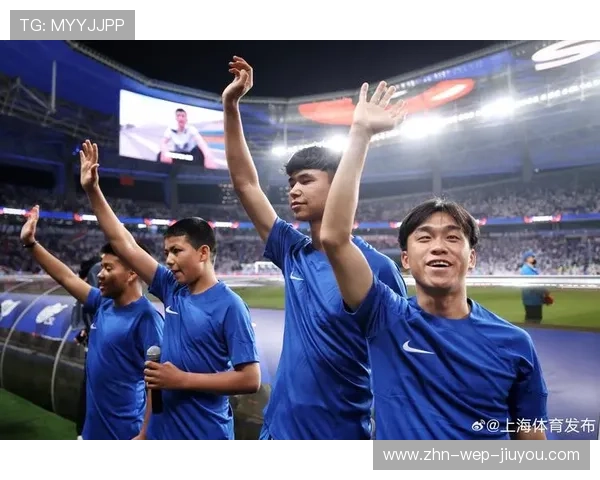 上海申花拉唐边路助攻锋线射门：一次完美的团队演练